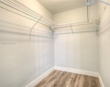 10907 N Kendall Drive - Photo Thumbnail 8