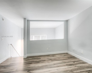 10907 N Kendall Drive - Photo Thumbnail 7