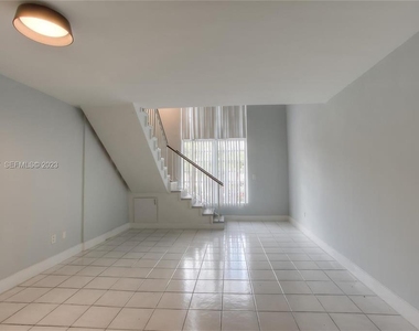 10907 N Kendall Drive - Photo Thumbnail 1