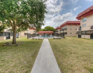 10907 N Kendall Drive - Photo Thumbnail 12