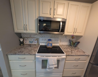 855 North Drive - Photo Thumbnail 2