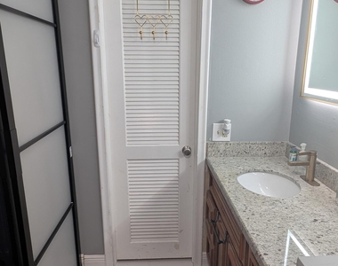 855 North Drive - Photo Thumbnail 6