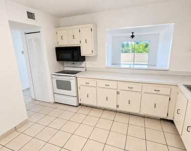 4131 Stirling - Photo Thumbnail 3