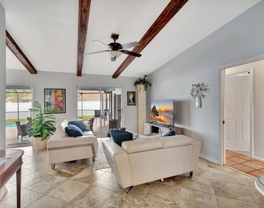 577 Sw 24th Avenue - Photo Thumbnail 4