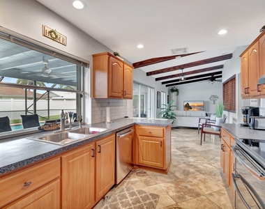 577 Sw 24th Avenue - Photo Thumbnail 13