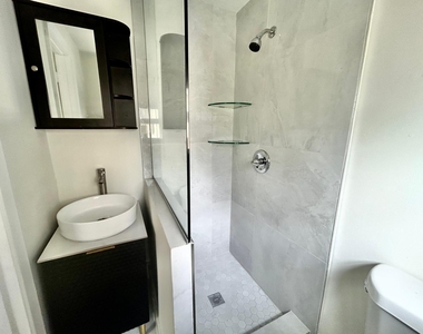 930 Ne 52nd Court - Photo Thumbnail 7