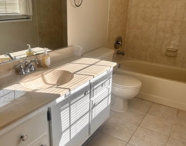 2481 Ne Collins Circle - Photo Thumbnail 5