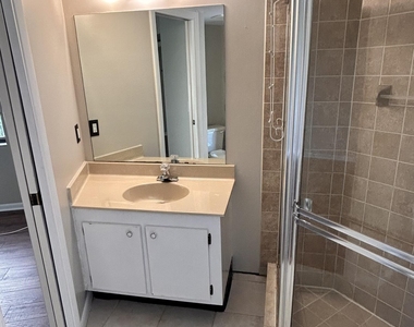 2481 Ne Collins Circle - Photo Thumbnail 3