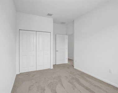 4676 Longwood Lake Square - Photo Thumbnail 21
