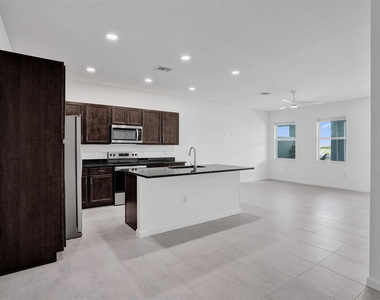 4676 Longwood Lake Square - Photo Thumbnail 7