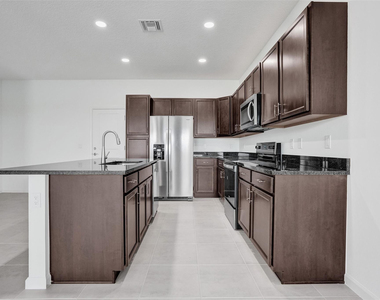 4676 Longwood Lake Square - Photo Thumbnail 8