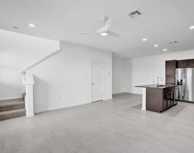 4676 Longwood Lake Square - Photo Thumbnail 12
