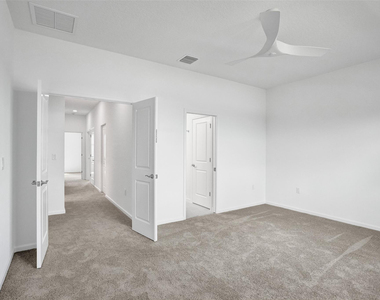 4676 Longwood Lake Square - Photo Thumbnail 14