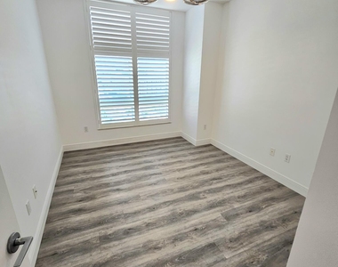 550 Okeechobee Boulevard - Photo Thumbnail 9