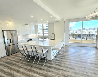 550 Okeechobee Boulevard - Photo Thumbnail 1