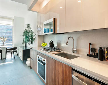 606 West 30th Street - Photo Thumbnail 1