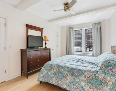 825 West End Avenue - Photo Thumbnail 3