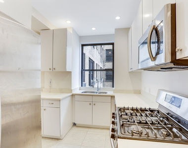825 West End Avenue - Photo Thumbnail 6