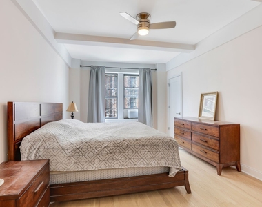 825 West End Avenue - Photo Thumbnail 2
