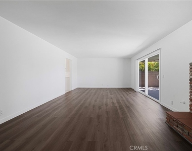 9628 Mariposa Avenue - Photo Thumbnail 6