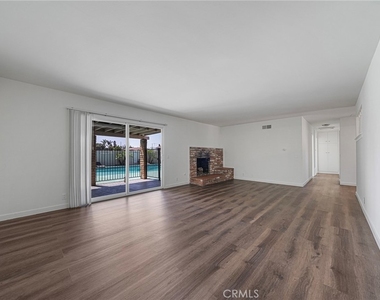 9628 Mariposa Avenue - Photo Thumbnail 8