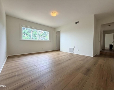 412 Trent Lane - Photo Thumbnail 11