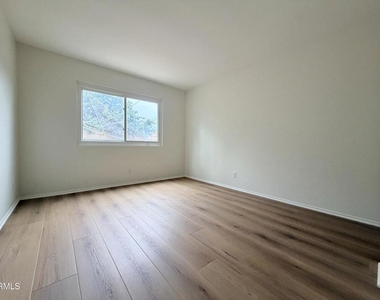 412 Trent Lane - Photo Thumbnail 6