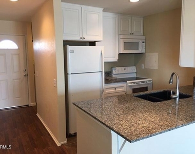 201 E Surfside Drive - Photo Thumbnail 2