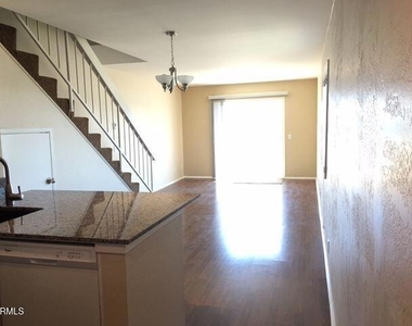 201 E Surfside Drive - Photo Thumbnail 3