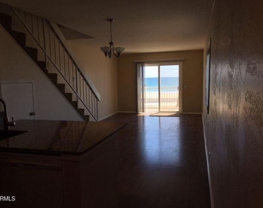 201 E Surfside Drive - Photo Thumbnail 4