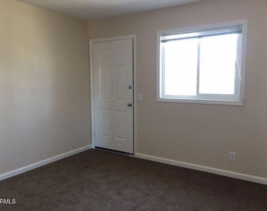 201 E Surfside Drive - Photo Thumbnail 12