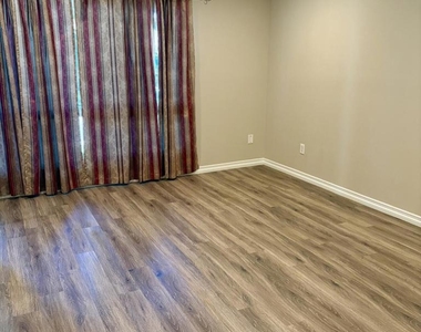 11235 Village 11 - Photo Thumbnail 17