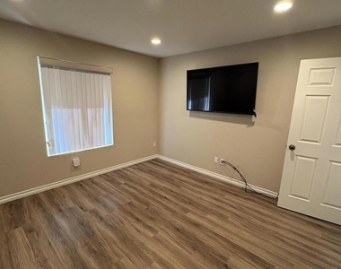 11235 Village 11 - Photo Thumbnail 20