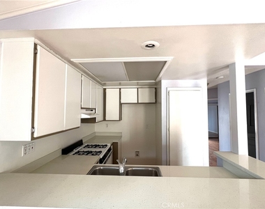 1014 La Costa Drive - Photo Thumbnail 5