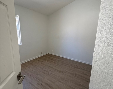 2137 Estrella Court - Photo Thumbnail 10