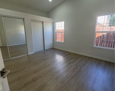 2137 Estrella Court - Photo Thumbnail 9