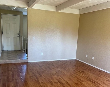 617 S Spruce Avenue - Photo Thumbnail 5