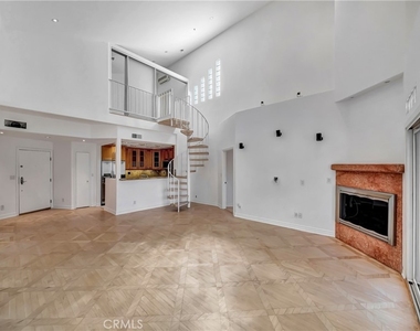 4477 Woodman Avenue - Photo Thumbnail 3