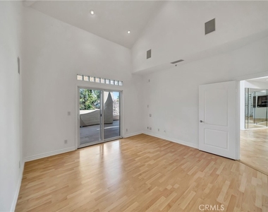4477 Woodman Avenue - Photo Thumbnail 10