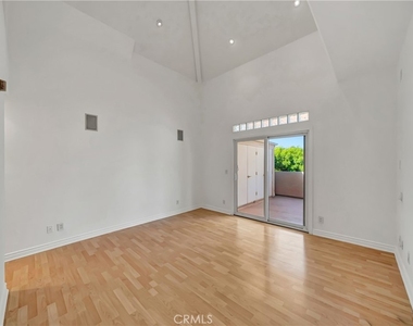 4477 Woodman Avenue - Photo Thumbnail 11