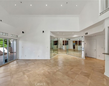 4477 Woodman Avenue - Photo Thumbnail 2