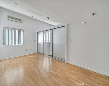 4477 Woodman Avenue - Photo Thumbnail 15