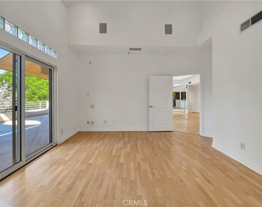 4477 Woodman Avenue - Photo Thumbnail 9
