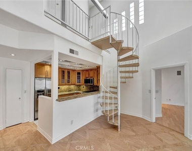 4477 Woodman Avenue - Photo Thumbnail 4