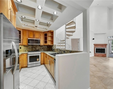 4477 Woodman Avenue - Photo Thumbnail 7
