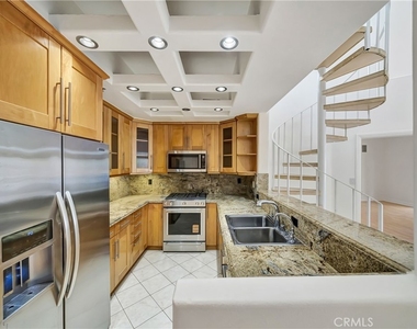 4477 Woodman Avenue - Photo Thumbnail 5