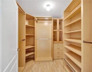 4477 Woodman Avenue - Photo Thumbnail 14