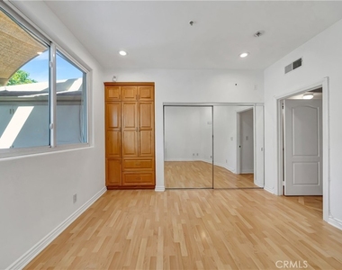 4477 Woodman Avenue - Photo Thumbnail 17