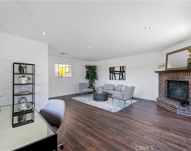 22540 Cass Avenue - Photo Thumbnail 5