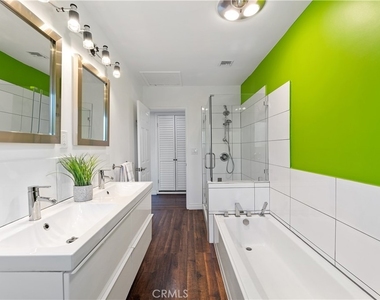 22540 Cass Avenue - Photo Thumbnail 15
